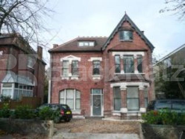 			BEAUTIFUL ROAD!!!, 4 Bedroom, 1 bath, 1 reception Flat			 Avenue Road, CROUCH END/HIGHGATE N6